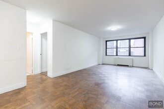 Building Photo - 96 Fifth Avenue