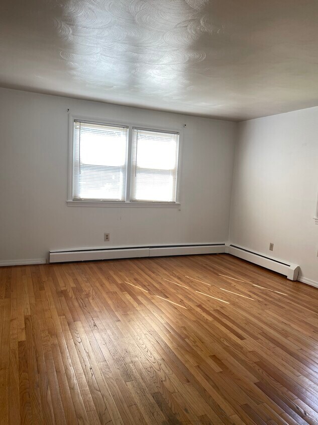 Spacious living room with natural light - 73 Gould Dr