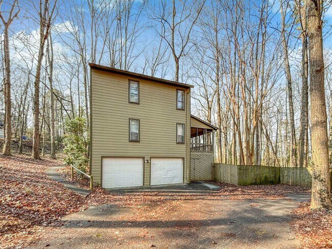Foto del edificio - Charming East Cobb 4BR Retreat!