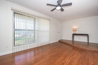 Building Photo - 2515 Valleyfield Dr