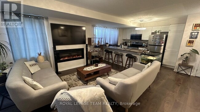 Building Photo - 267 Zenith Private