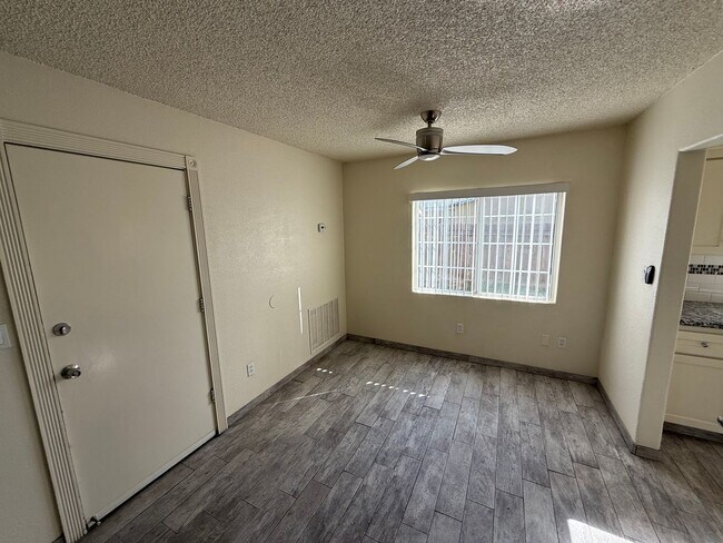 Foto del edificio - Great Location Near Hwy 41 – 3 Bedroom Home with Big Backyard!