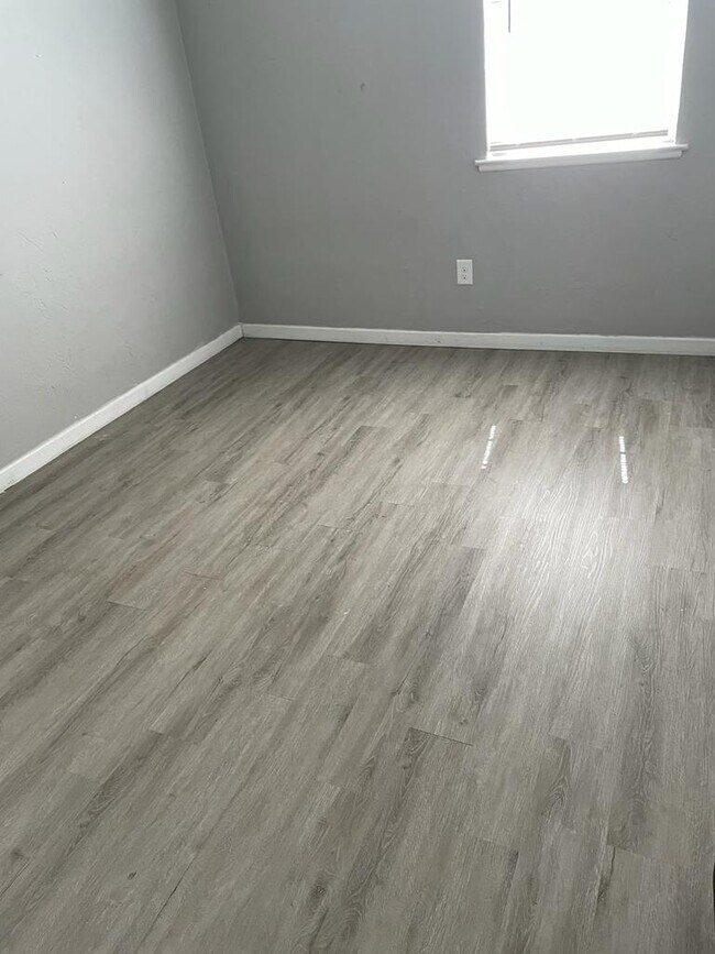 Foto del edificio - 5323 NW Oak Ave