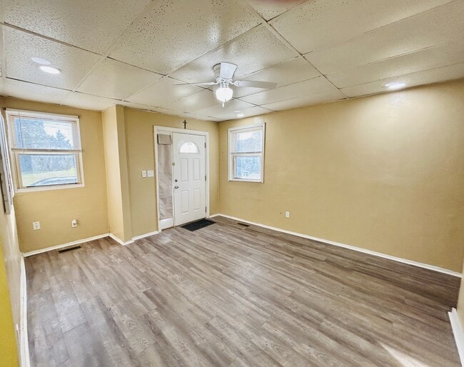 Building Photo - 242 W 28th St