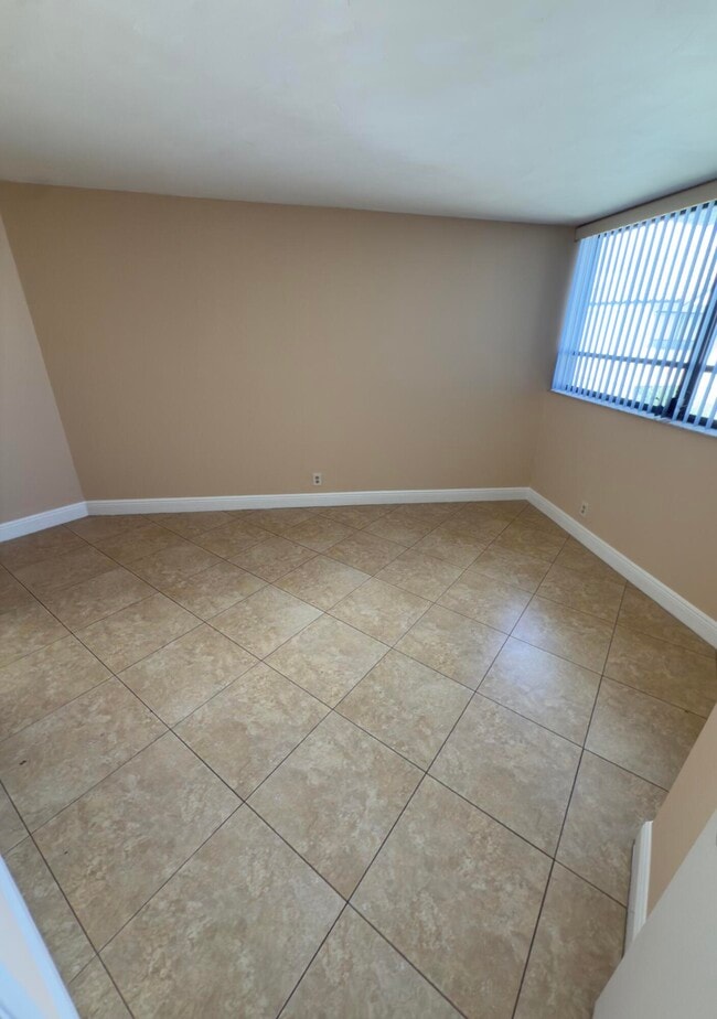 Building Photo - 1880 N Congress Ave