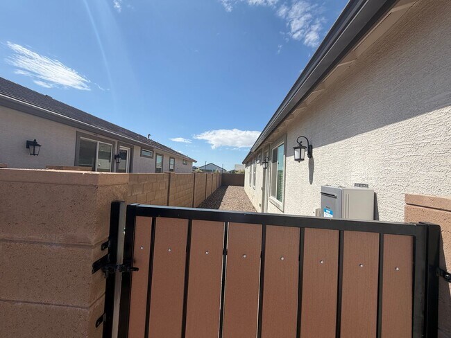 Building Photo - 36375 W Leonessa Ave