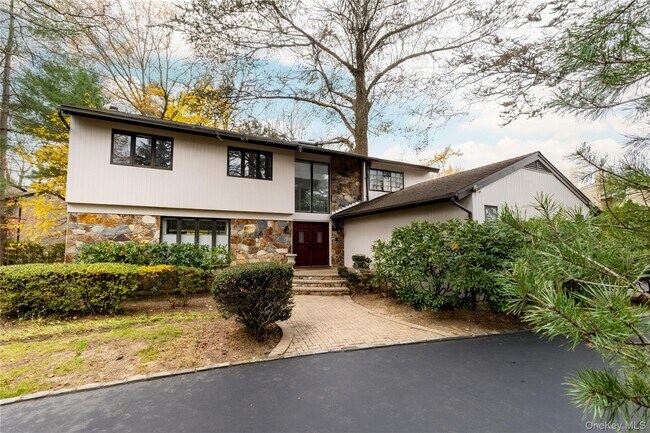 Foto del edificio - 12 Bolton Dr