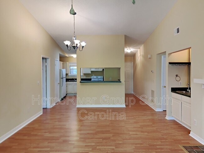 Foto del edificio - 637 Edgewater Ln
