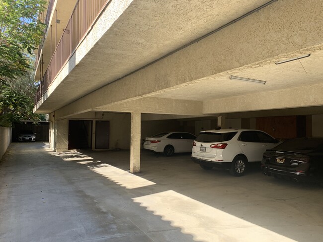 Covered Parking - 623 Geneva St