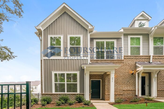 Foto principal - End Unit Townhome | 2nd Floor Loft | Washe...