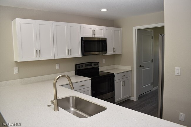 Building Photo - 8159 Hedgecoth Ave