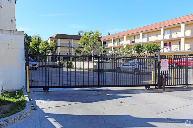 Building Photo - Edinger View Apartments