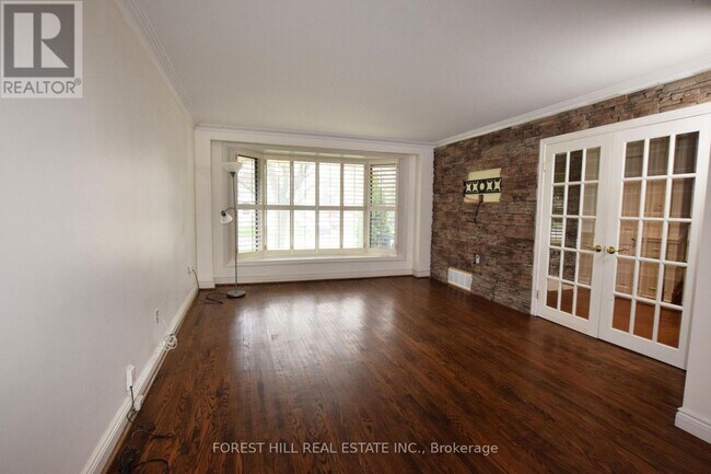 Building Photo - 221 Park Home Ave