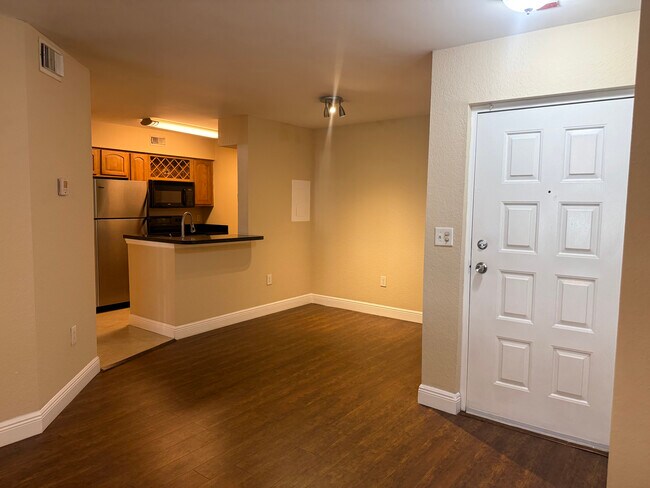 Building Photo - 2850 N Oakland Forest Dr
