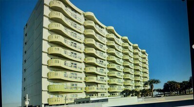 Building Photo - 9420 Seawall Blvd