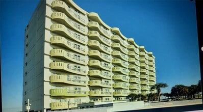 Building Photo - 9420 Seawall Blvd