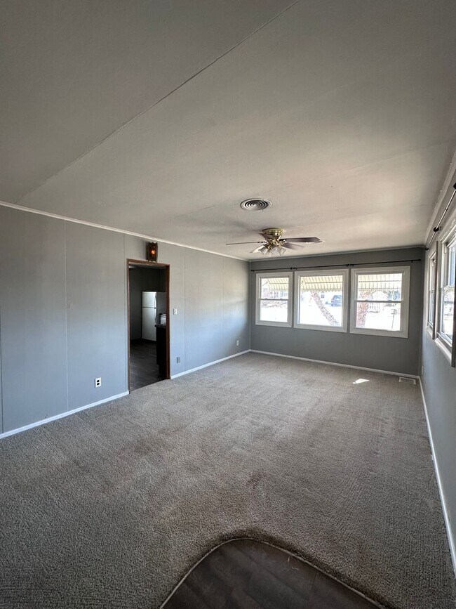 Foto del edificio - 2450 3rd Ave