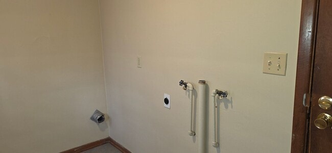 Foto del edificio - 2 bedroom Home near Mercy Hospital!!  $1095!