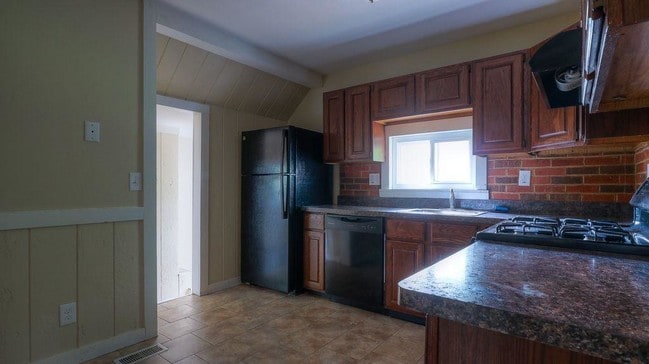 Building Photo - 35348 Sheffield St