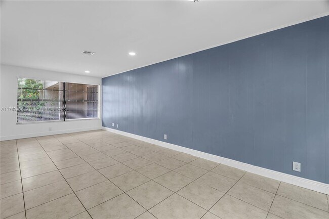 Foto del edificio - 2530 Coral Springs Dr