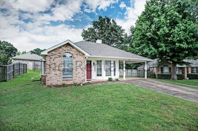 Building Photo - 1102 Cabbott Ln