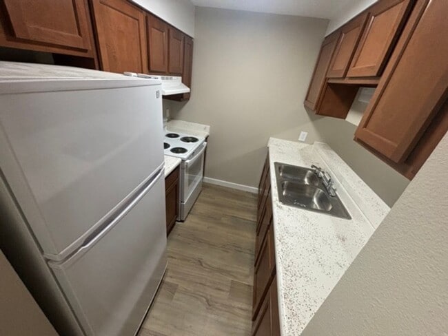 Building Photo - Fairview Apartments