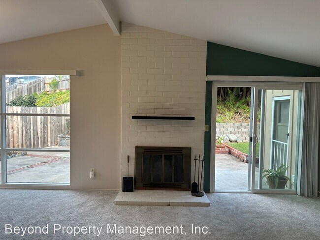 Building Photo - 3 br, 2 bath House - 3001 Admiral Ave