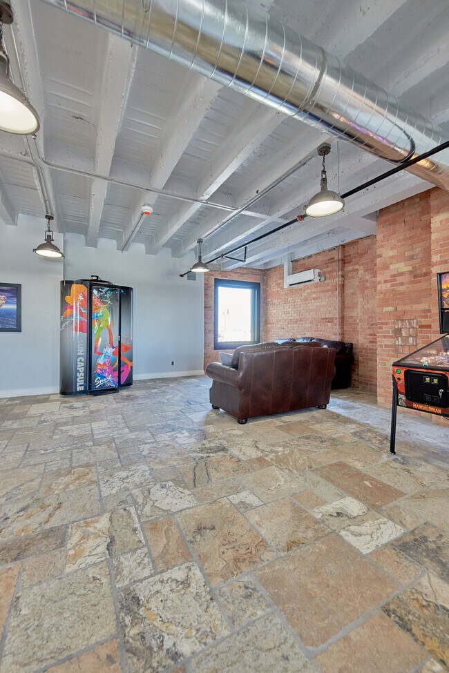 Building Photo - 360 B St