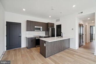 Building Photo - 1419 W Grange Ave