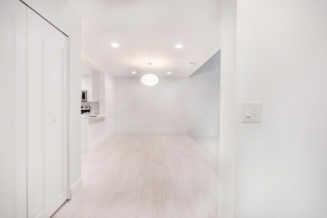 Building Photo - 7860 Stanway Pl
