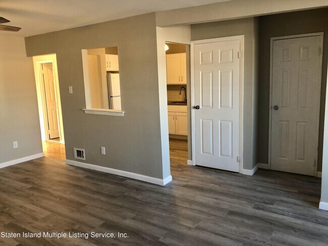 Foto del edificio - 162 Jules Dr