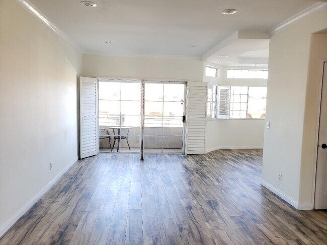 Building Photo - 4455 Hazeltine Ave