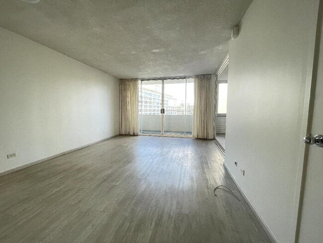Building Photo - WOODROSE 2/dual/1 end unit, sec, W/D, D/W,...