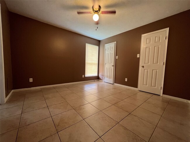 Foto del edificio - 5603 Madison St