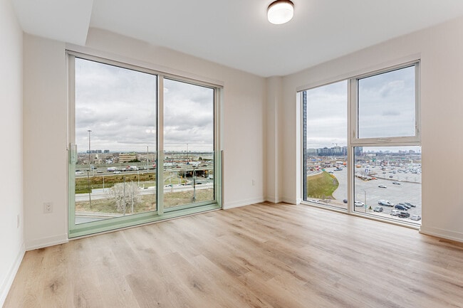 Photo du bâtiment - 5 York Garden Wy