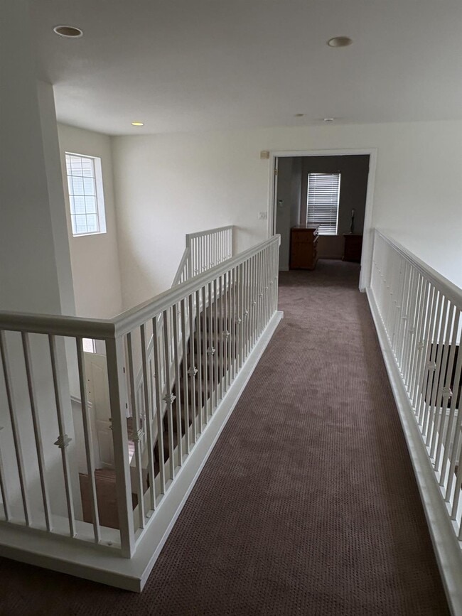 Building Photo - 3437 Greenfield Ave