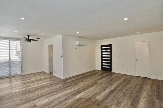 Building Photo - 4334 Mammoth Ave