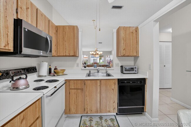 Foto del edificio - 8697 Sunbird Pl