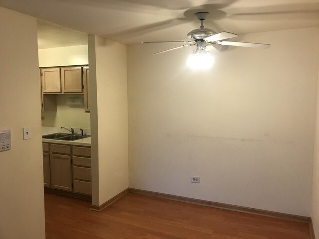 Foto del edificio - 6135 Knoll Wood Rd