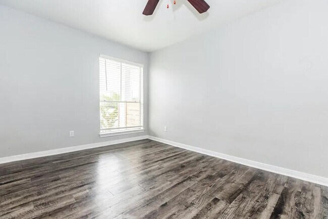 Foto del edificio - 4400 Memorial Dr