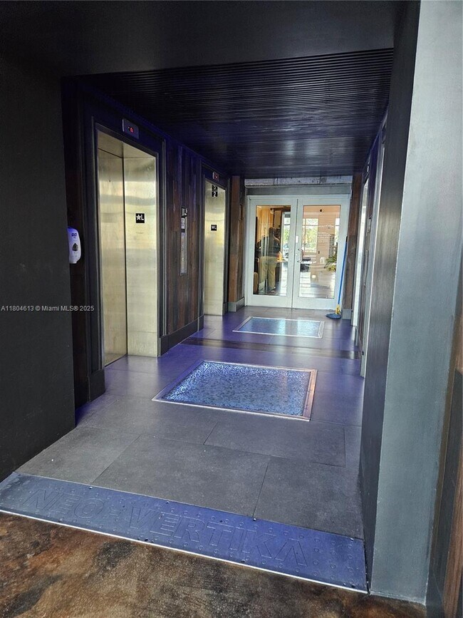 Foto del edificio - 690 SW 1st Ct