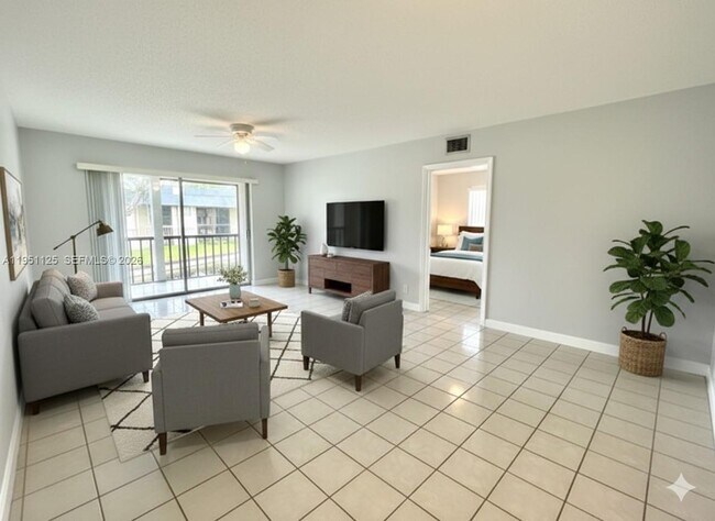 Building Photo - 8020 N Colony Cir