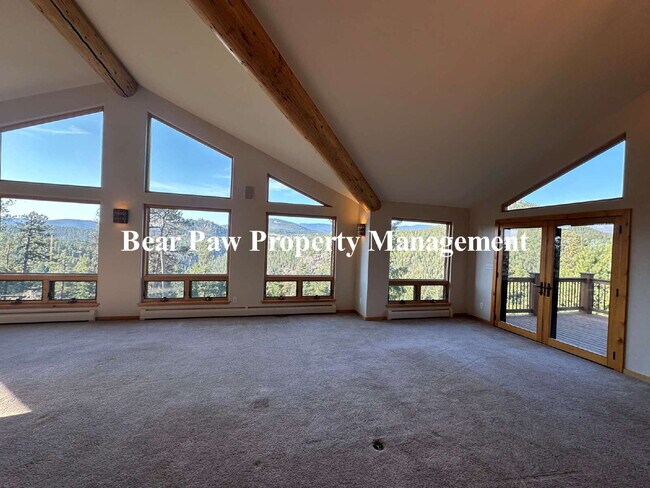 Building Photo - Mountain Retreat!!
