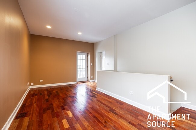 Foto del edificio - 2852 N Kedzie Ave