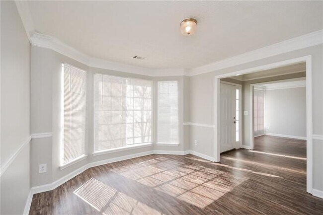 Foto del edificio - 3604 Cameron Hills Pl