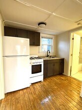 Building Photo - 47 1/2 Willow St