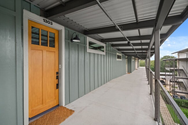 Building Photo - 4704 Sunset Trl