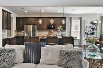 Building Photo - 2215 Tonkawa Trl