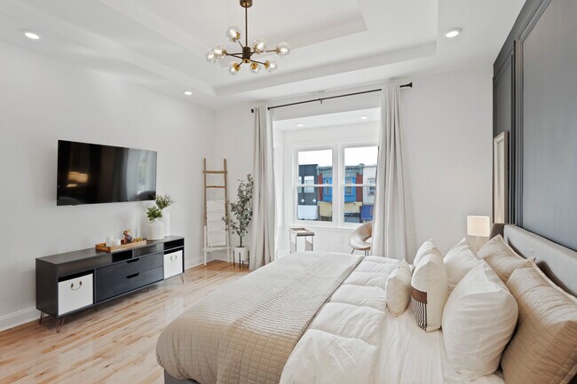 Bedroom - 5221 Walnut St Apartments