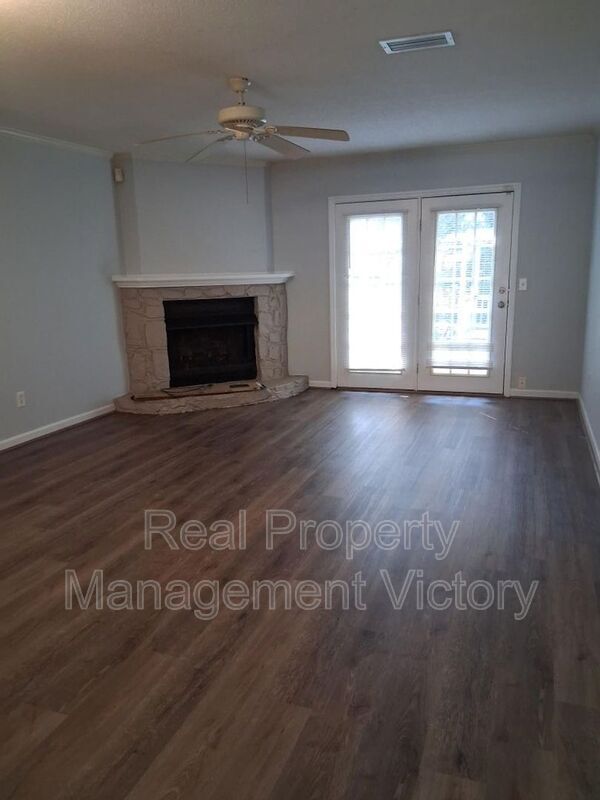 Foto del edificio - 3439 Wildewood Dr